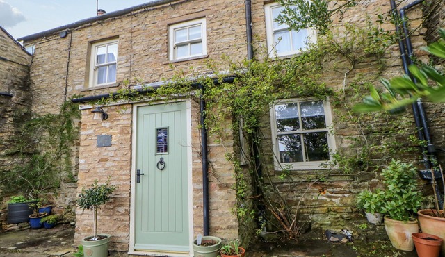HIGH HOUSE, pet friendly, character holiday cottage in Hawes