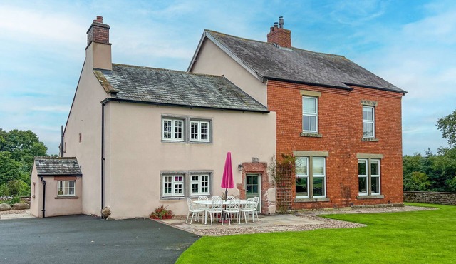 High House, Southwaite - a cottage that sleeps 10 guests in 5 bedrooms
