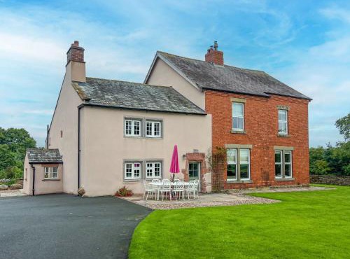 High House, Southwaite in a rural setting with countryside views, garden with BBQ & hot tub