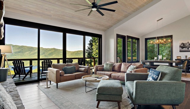 High Lake Lodge | Hot Tub & Mountain Views!
