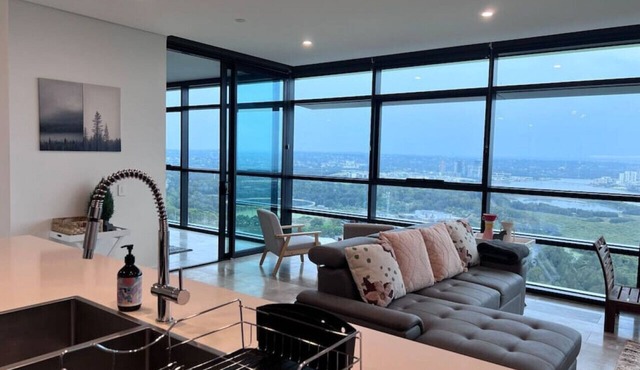 High level Fabulous view 4Beds APT in Olympic Park