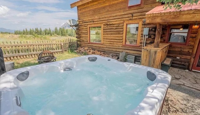 High Life Ranch- Secluded Cabin w/hot tub!