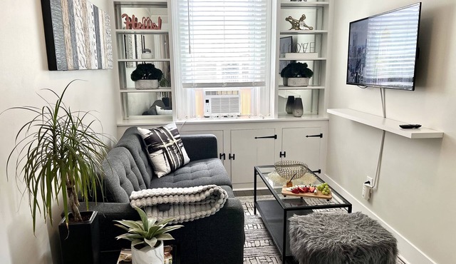 ❤️High-Line Harbor Flat 2 BD | Train🚊 | Harbor Point Access | 40 Minutes to NYC🗽