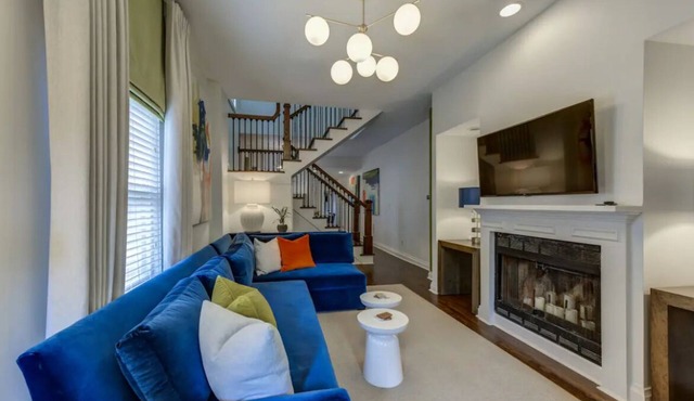 High Luxury Vacation Rental in Midtown- Gorgeous! Sleeps 6 w/2 full bathrooms!