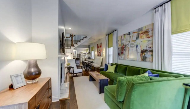 High Luxury Vacation Rental in Midtown - Sleep 8 w/2 full bathrooms! Gorgeous!