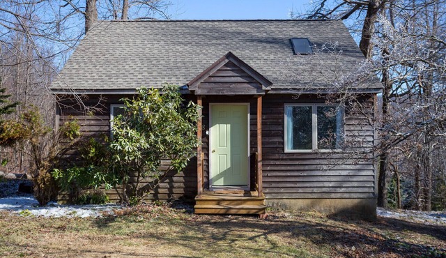 High Meadows-King BR, fireplace, jacuzzi, kitchen