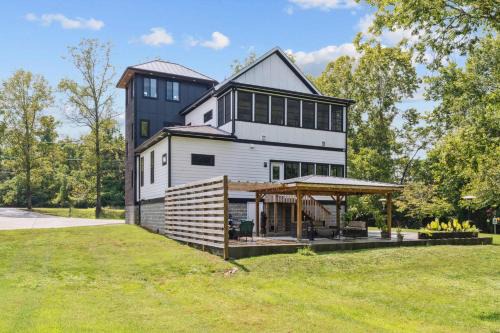 High Note Hideaway- Modern 4BR Oasis Near Opryland