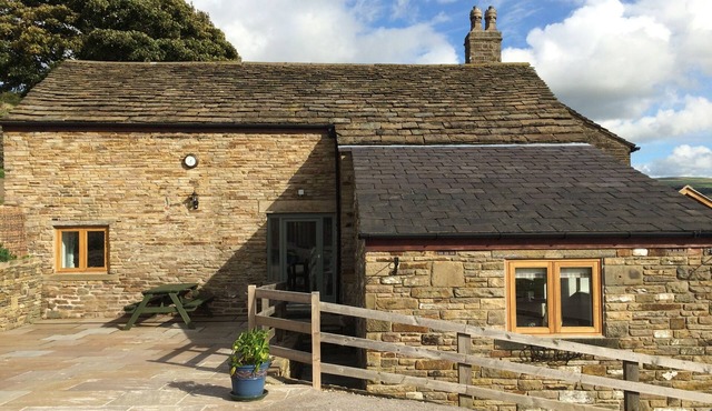 High Peak converted barn with private garden and stunning views