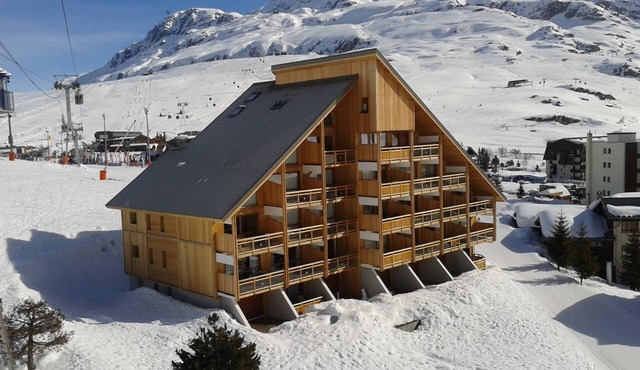 High-performance apartment 120 m2 on the slopes in the heart of the resort