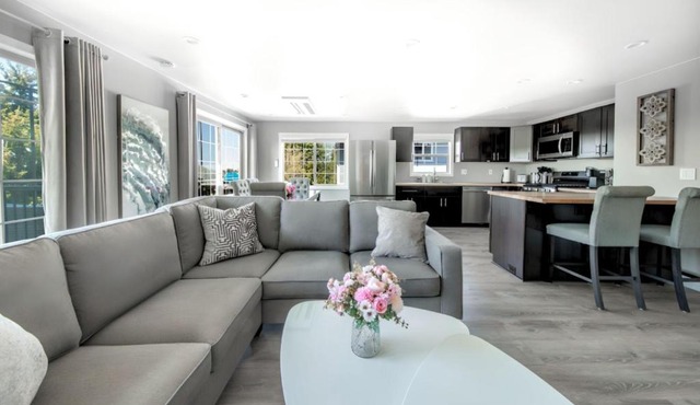 High Point Guesthouse - Next to Seattle Chinese Garden