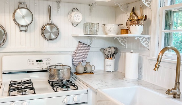 High Point Hideaway - across from The Hub!