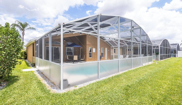 High Point Oasis – 4 BDR Sleeps 8, Mins to Parks and Attractions! Private Pool