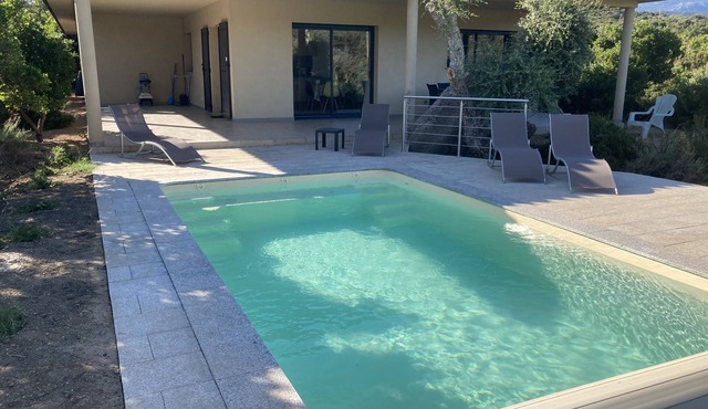 High quality 4 * gîte with pool, sea, air conditioning, internet, scrub.