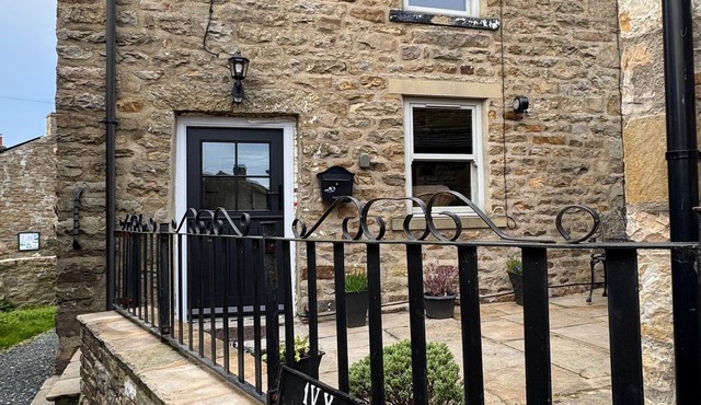 High-quality bolthole and cosy sanctuary for 2 people in a picturesque village location with WiFi.