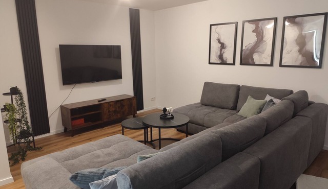High-quality shared flat for entrepreneurs or families - with parking facilities and 2 rooms. in Aschaffenburg