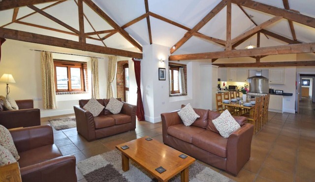 High Quality, Stunning Rural Views, AONB, Jurassic Coast, dog friendly,