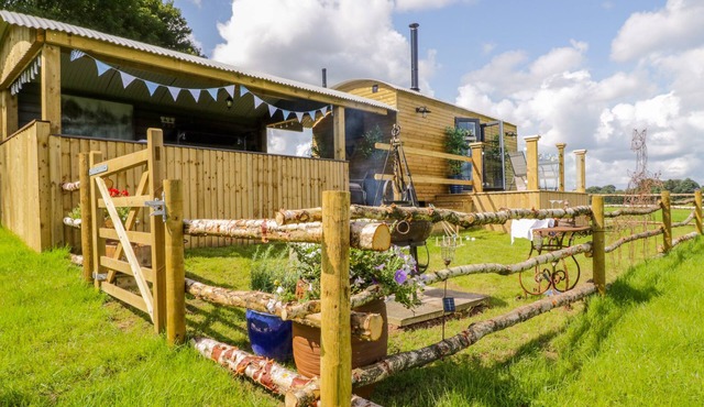 HIGH RIGG SHEPHERD'S RETREAT, pet friendly in Brampton, Cumbria