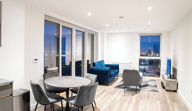 High Rise 2 Bedroom Apartment in London