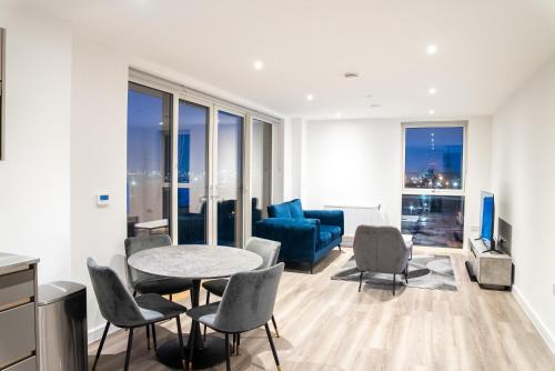 High Rise 2 Bedroom Apartment in London