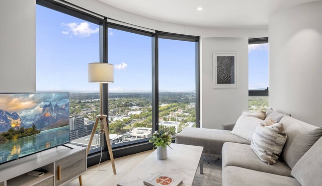 High-Rise 3-Bed Apartment with Premium Amenities