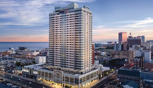 High Rise close to Steel Pier and Hardrock Casino