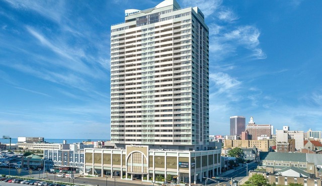 High Rise close to Steel Pier and Hardrock Casino