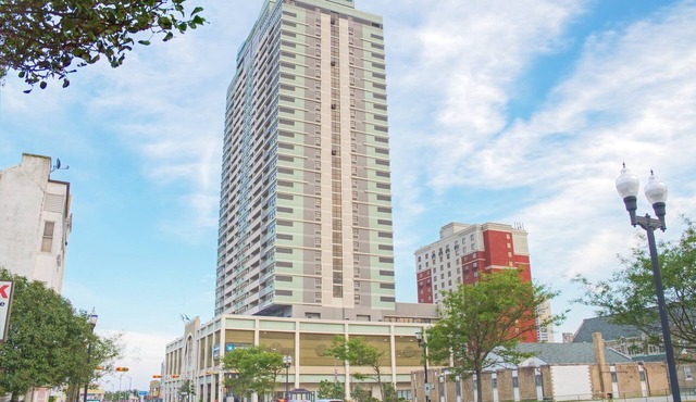 High Rise close to Steel Pier and Hardrock Casino