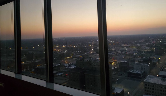 High-Rise Loft with Amazing City View