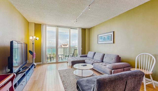 High-Rise Oceanview Condo w/Pool, Tennis & Gym: Walk to Beach, Dining, Shops