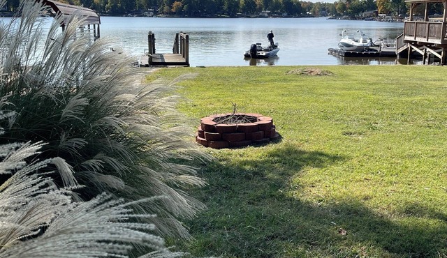 High Rock Lake Cozy Lakefront Cottage - 3 Bedroom/2 Baths