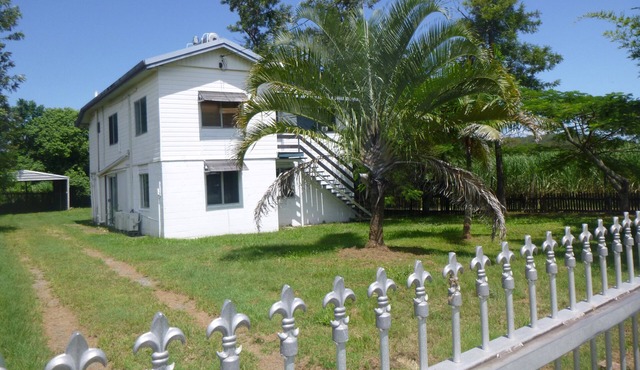 High-set Queenslander in Kuttabul - sugarcane & mountain views (pets welcome),