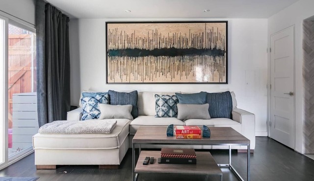 High-Spec Opulent Townhouse in Oak Lawn