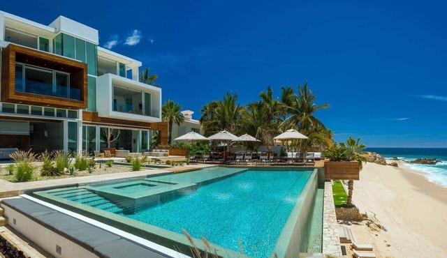 High Stakes Villa - Beachfront