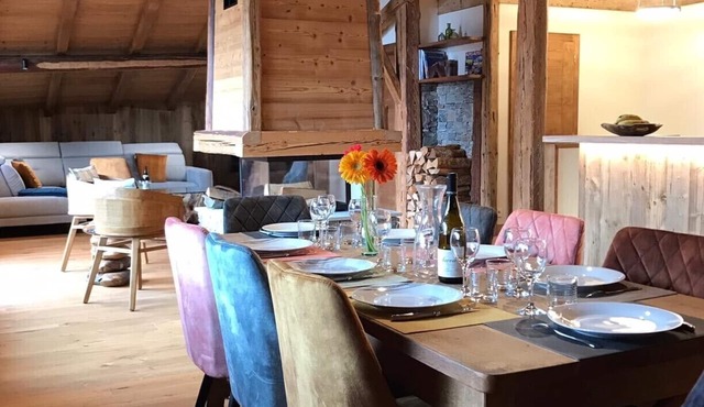 High standing farm of 200m2 in the Chamonix Valley with MONT-BLANC view