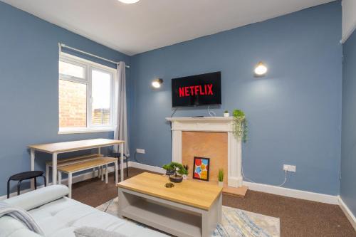 HIGH STREET APARTMENT, SLEEPS 6 GUESTs!