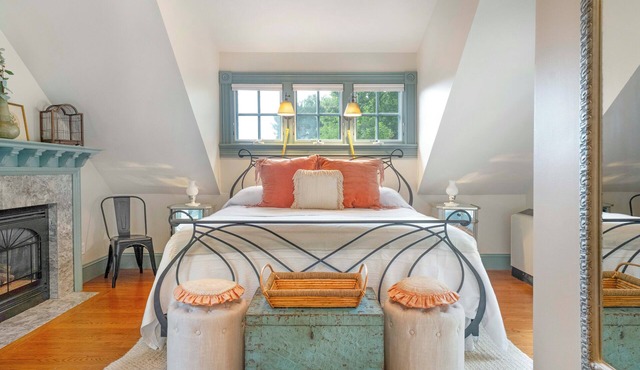 High Street Inn McIntire Room | 1 Bed, 1 Bath