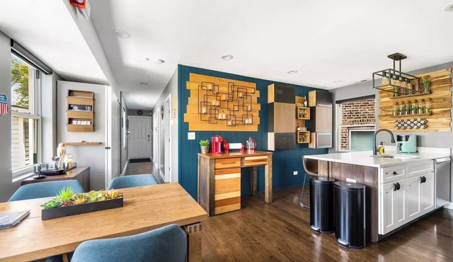 High-Style Oasis in Heart of Chicago + Free EV Charger!n