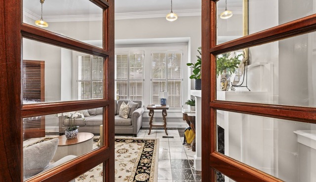 High Tea Cottage | Walk Downtown Hot Tub & Pool