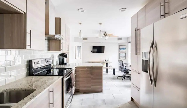 High tech 1BR Condo with Basement Lounge