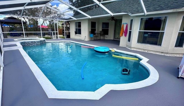 High Tide Getaway/Spacious 4 bed house in Brandon with pool and hot tub/Fits 12