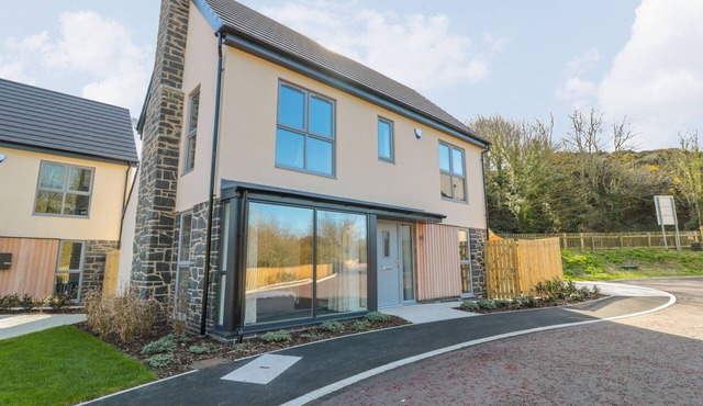 HIGH TIDE HOUSE, pet friendly, with a garden in Craster