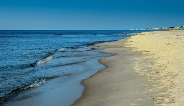 High Tides and Good Vibes! Book Now to enjoy a Relaxing Vacation!