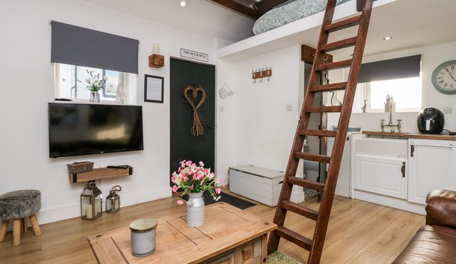 High Wreah Bolt Hole