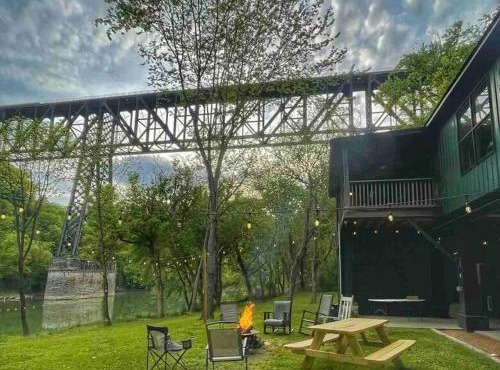 Highbridge River Cabin