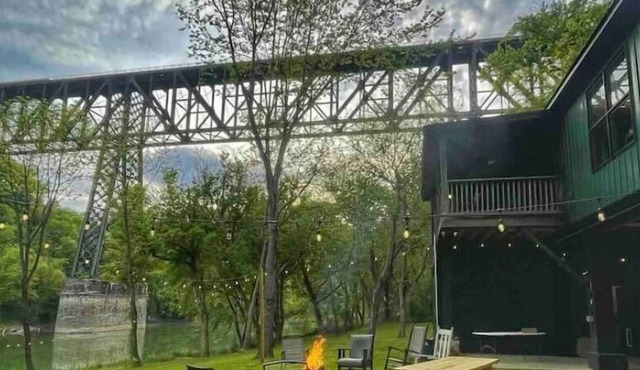 Highbridge River Cabin with KY River View & Access