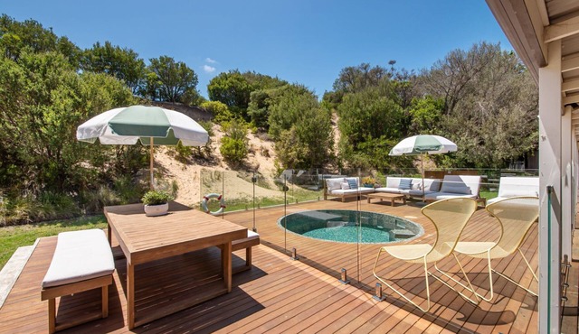 Highbury's Peaceful Retreat with gas heated plunge pool
