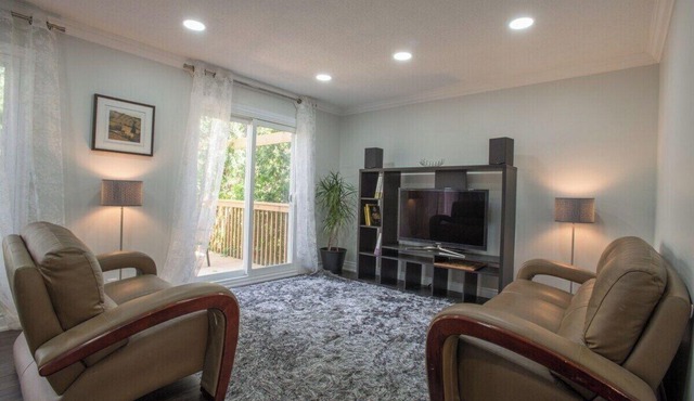 HighEnd 4 BDRM TownHouse In Thornhill
