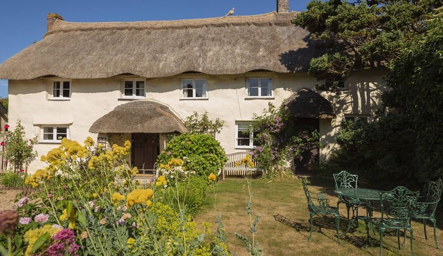 HIGHER COLLATON COTTAGE, family friendly in Malborough