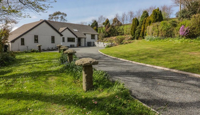 HIGHER KERNICK FARM, pet friendly, with open fire in Launceston