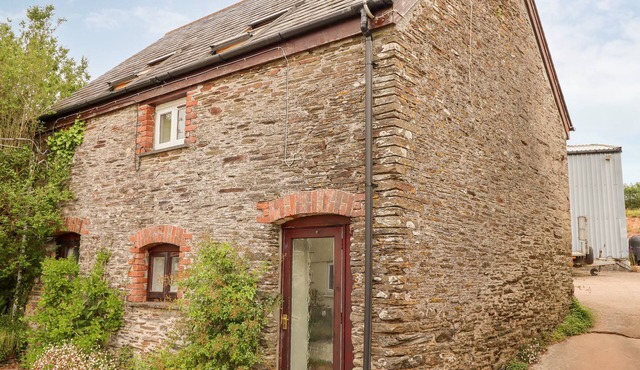HIGHER NORTON BARN, pet friendly in East Allington, Devon